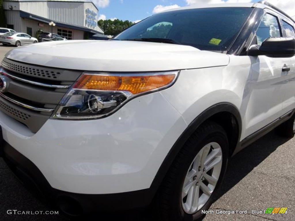 2015 Explorer 4WD - Oxford White / Medium Light Stone photo #33