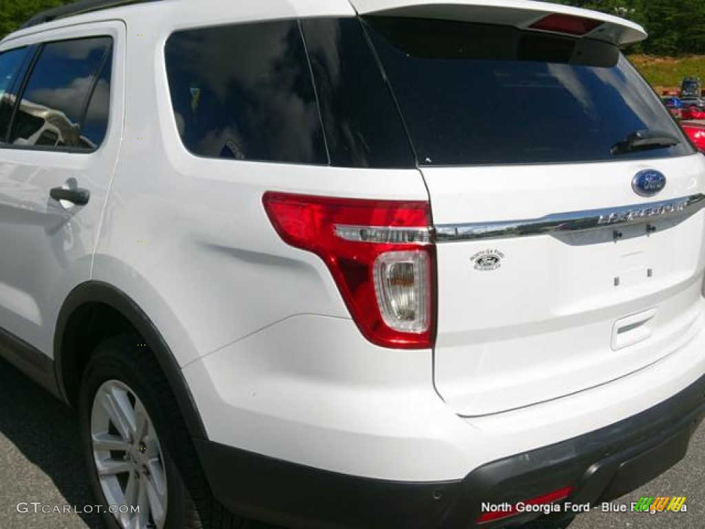 2015 Explorer 4WD - Oxford White / Medium Light Stone photo #36