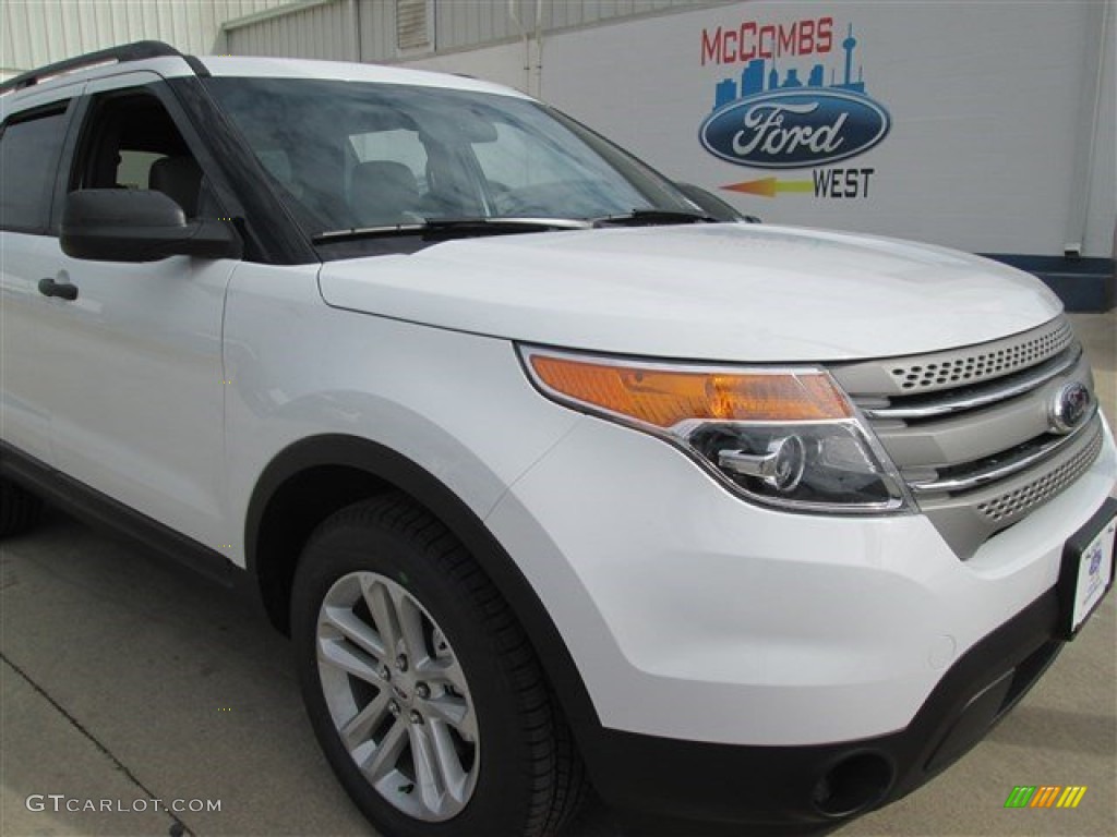 2015 Explorer FWD - Oxford White / Medium Light Stone photo #2