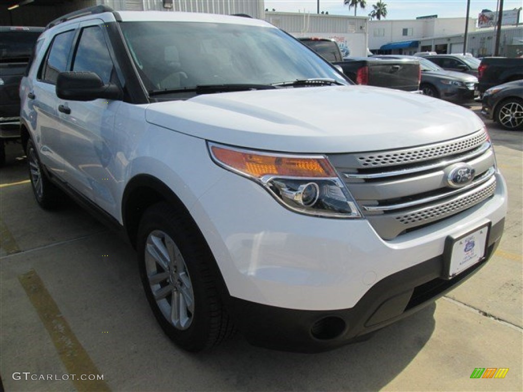 2015 Explorer FWD - Oxford White / Medium Light Stone photo #3