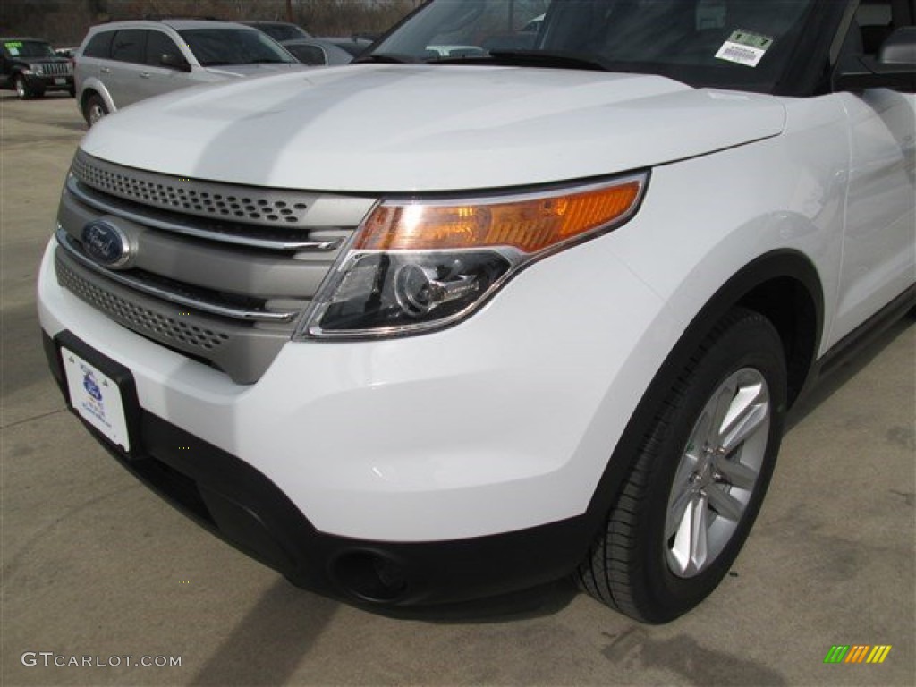 2015 Explorer FWD - Oxford White / Medium Light Stone photo #6