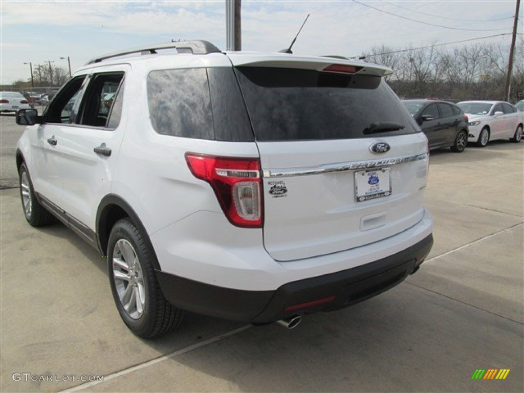 2015 Explorer FWD - Oxford White / Medium Light Stone photo #8