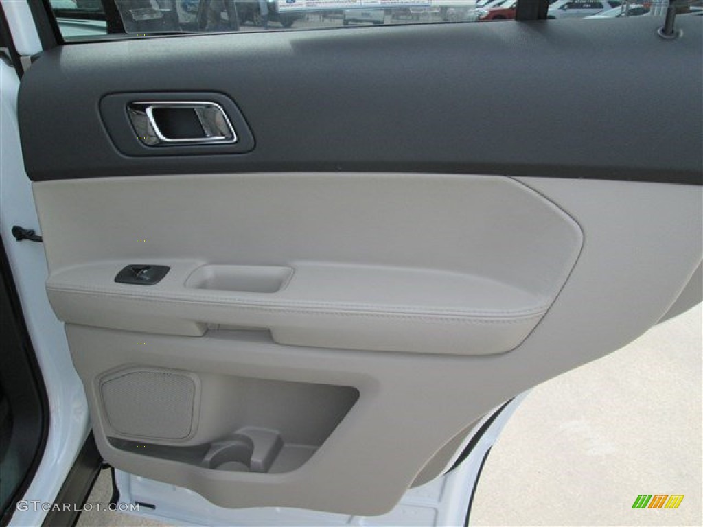 2015 Explorer FWD - Oxford White / Medium Light Stone photo #18