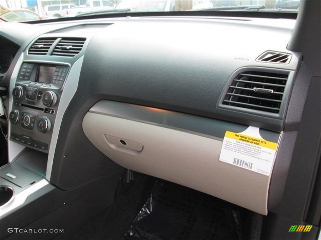 2015 Explorer FWD - Oxford White / Medium Light Stone photo #21