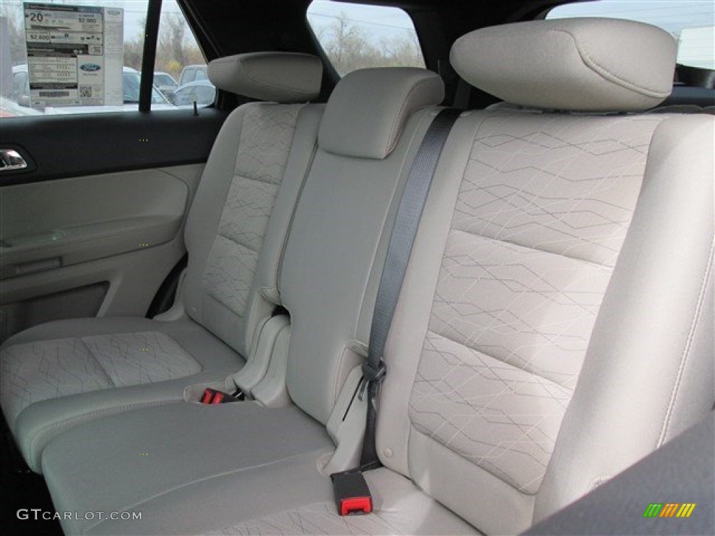 2015 Explorer FWD - Oxford White / Medium Light Stone photo #23