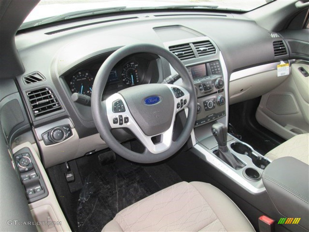 2015 Explorer FWD - Oxford White / Medium Light Stone photo #25