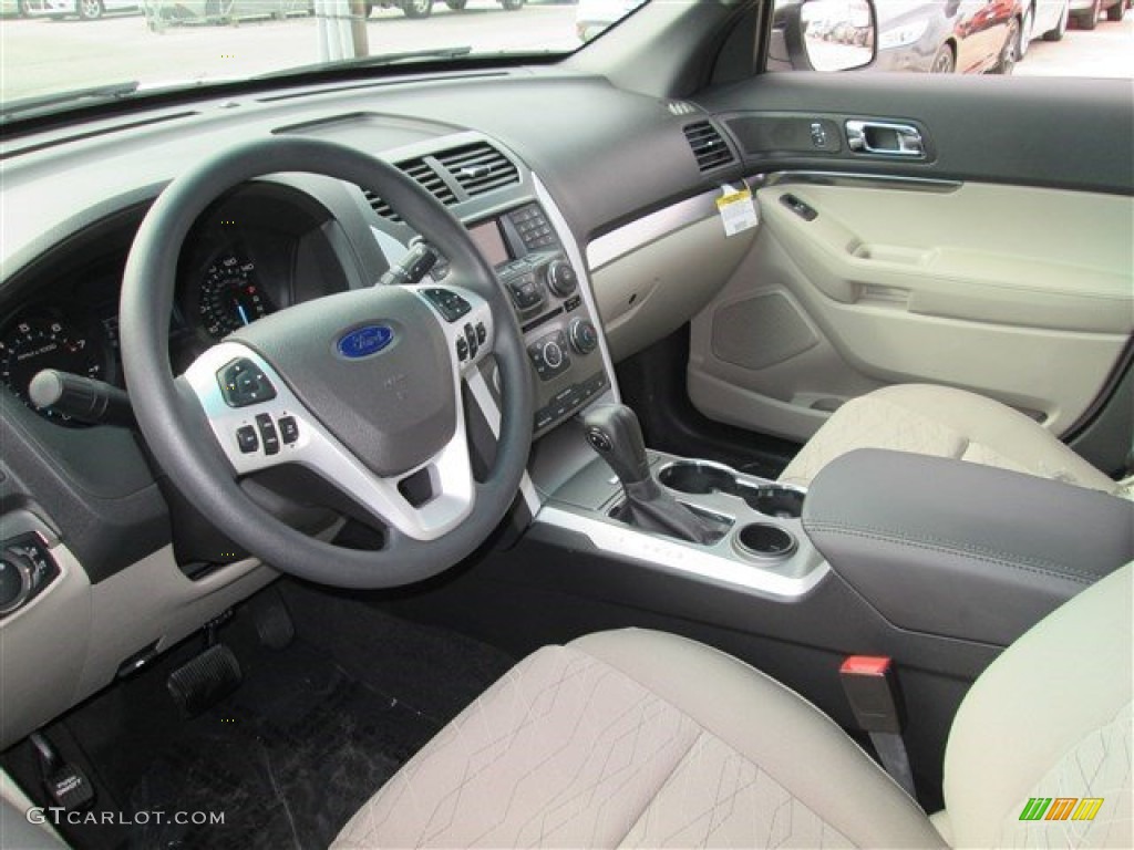 2015 Explorer FWD - Oxford White / Medium Light Stone photo #26