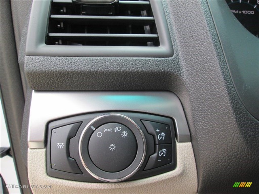 2015 Explorer FWD - Oxford White / Medium Light Stone photo #29