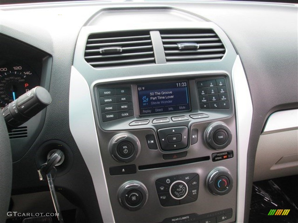 2015 Explorer FWD - Oxford White / Medium Light Stone photo #33