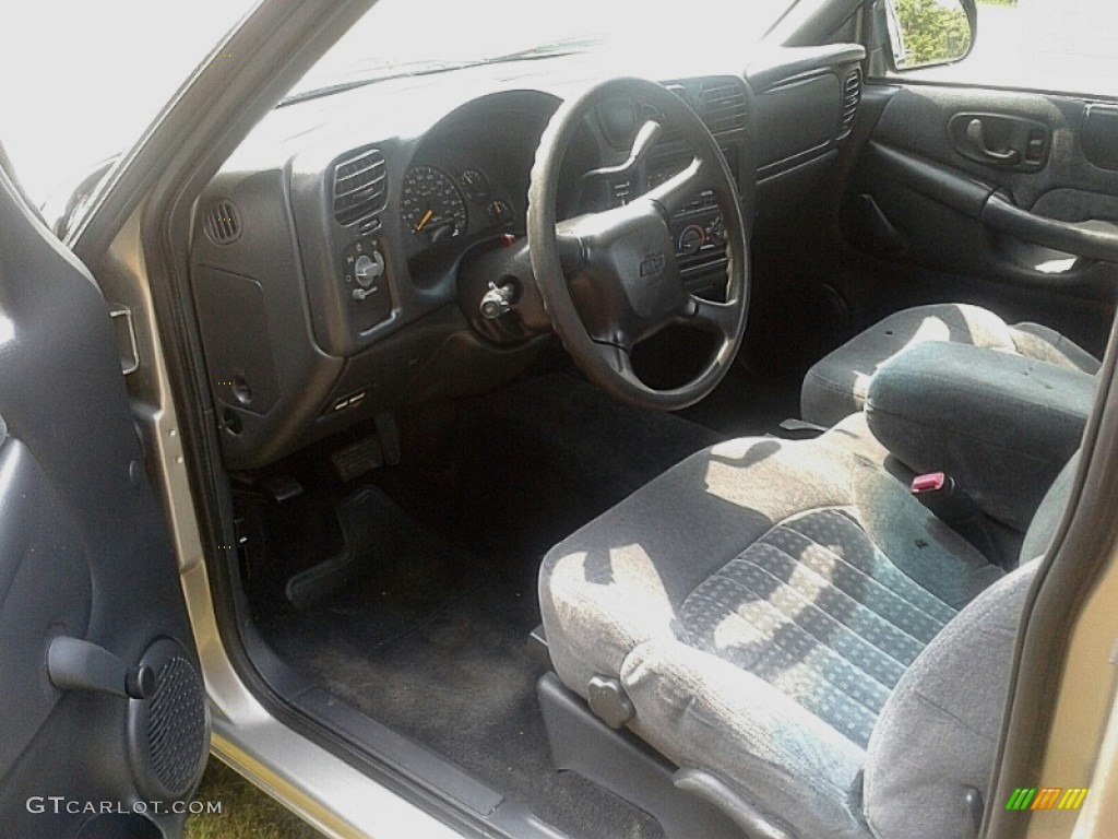 2001 S10 LS Regular Cab - Light Pewter Metallic / Medium Gray photo #12