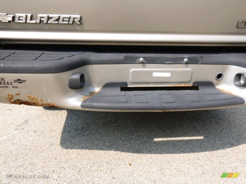 2003 Blazer LS 4x4 - Light Pewter Metallic / Graphite photo #4