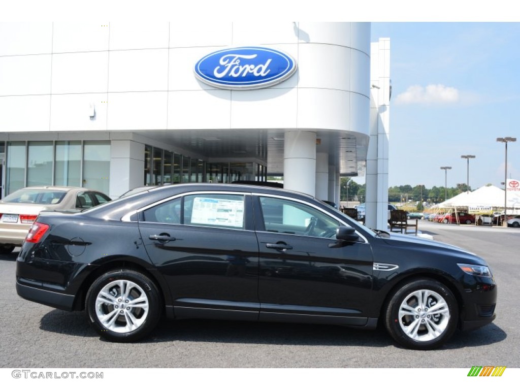 2015 Taurus SE - Tuxedo Black Metallic / Dune photo #2