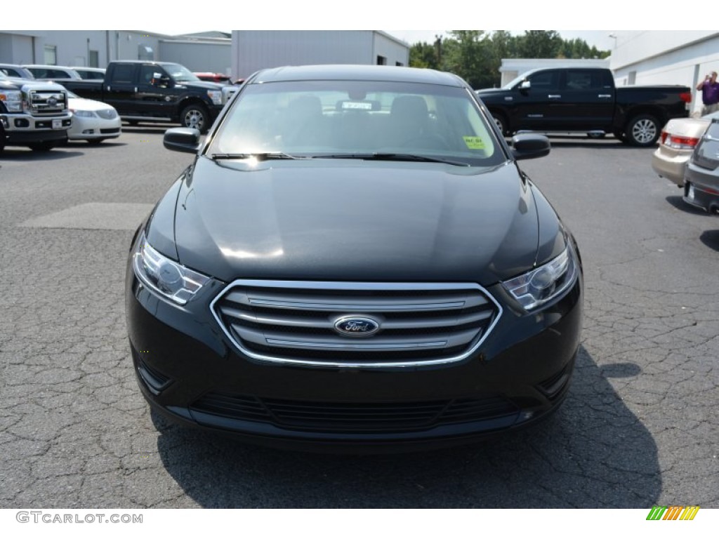 2015 Taurus SE - Tuxedo Black Metallic / Dune photo #4