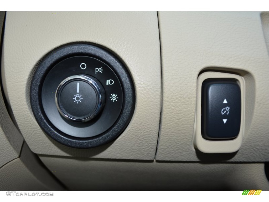 2015 Taurus SE - Tuxedo Black Metallic / Dune photo #18
