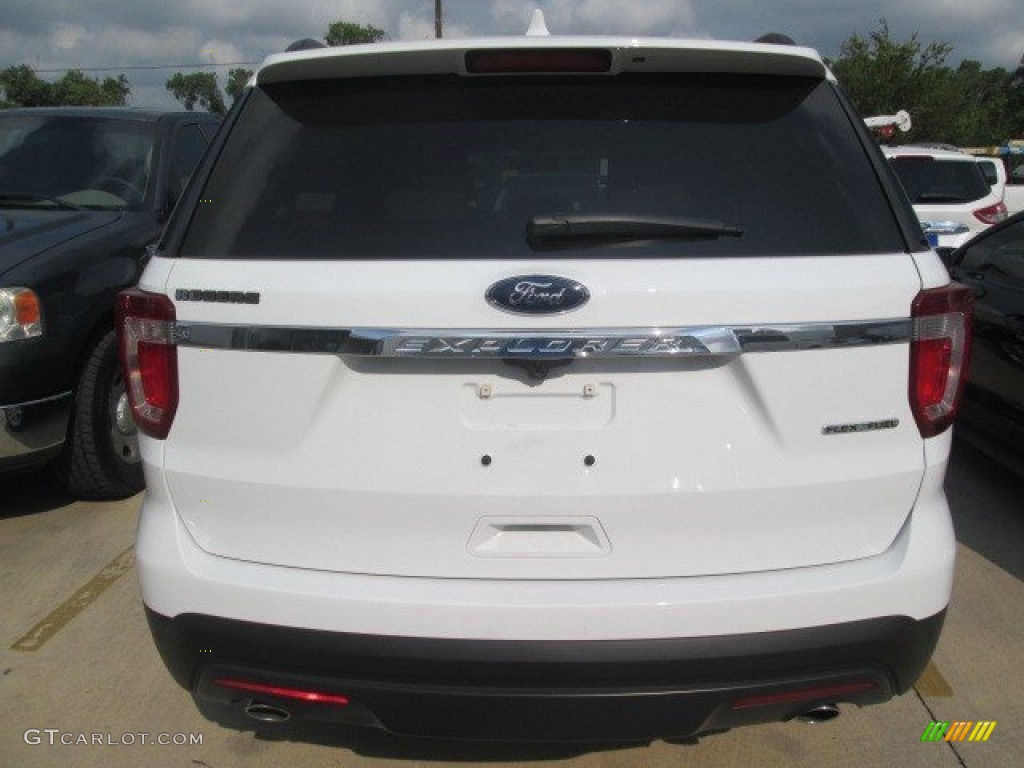 2016 Explorer FWD - Oxford White / Medium Light Camel photo #9