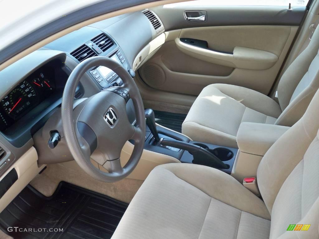 2005 Accord LX Sedan - Taffeta White / Ivory photo #4