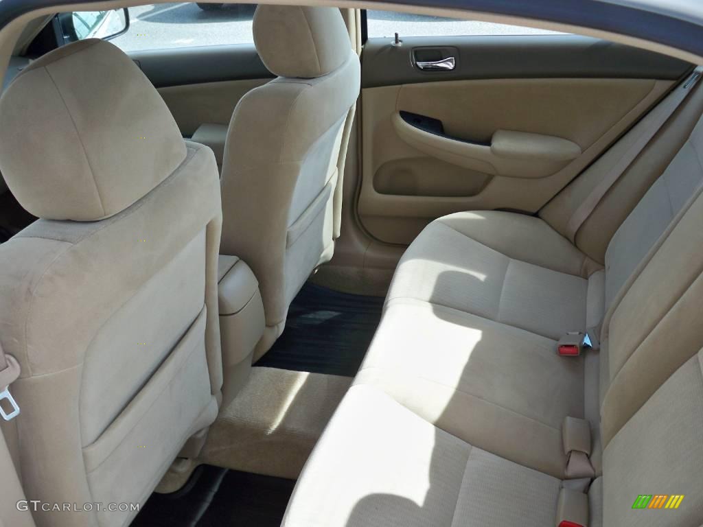 2005 Accord LX Sedan - Taffeta White / Ivory photo #5