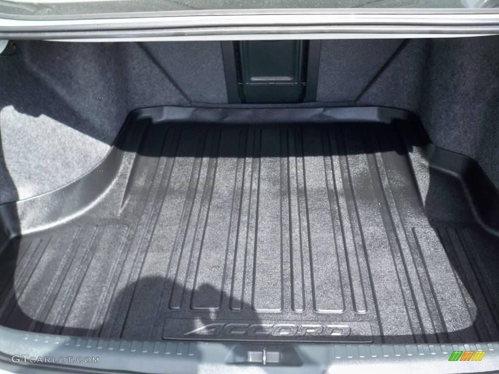 2005 Accord LX Sedan - Taffeta White / Ivory photo #7