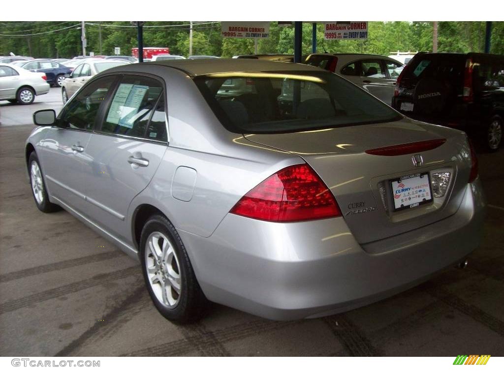 2006 Accord SE Sedan - Alabaster Silver Metallic / Gray photo #23