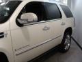 White Diamond - Escalade AWD Photo No. 4