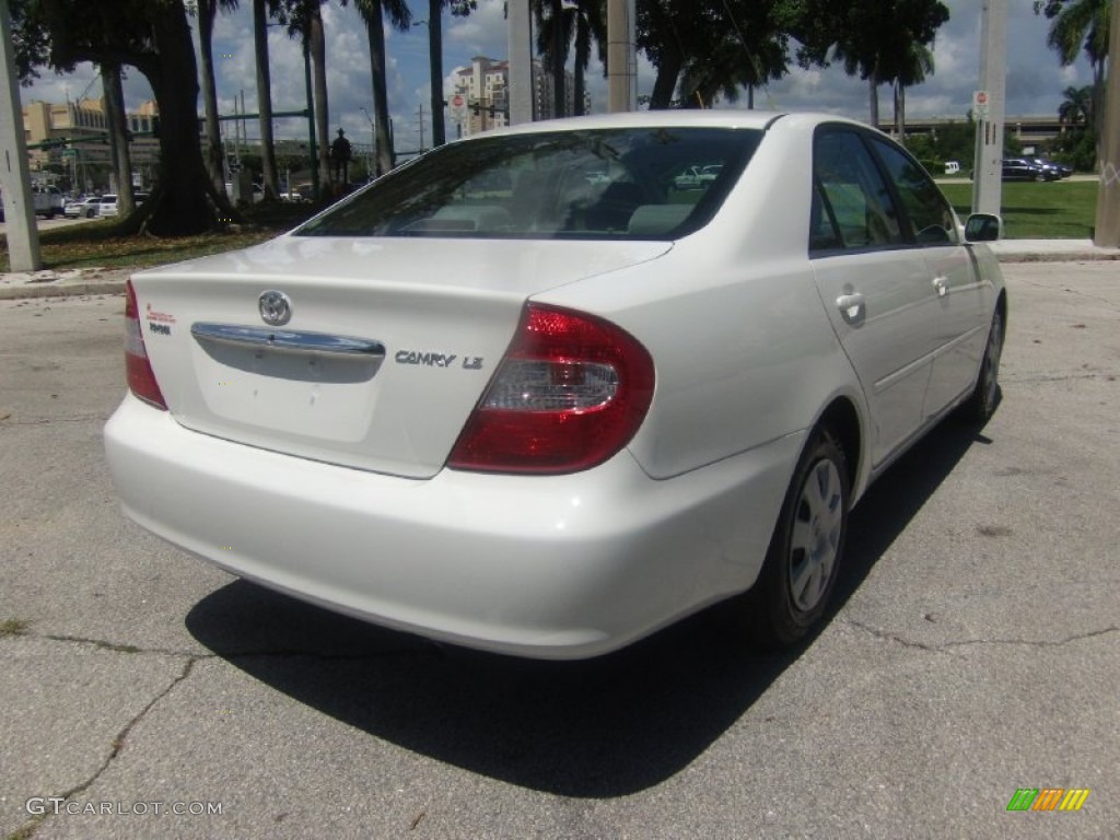 2002 Camry SE - Super White / Charcoal/Taupe photo #4
