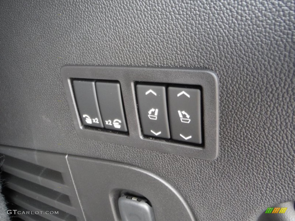 2016 Chevrolet Tahoe LTZ 4WD Controls Photos