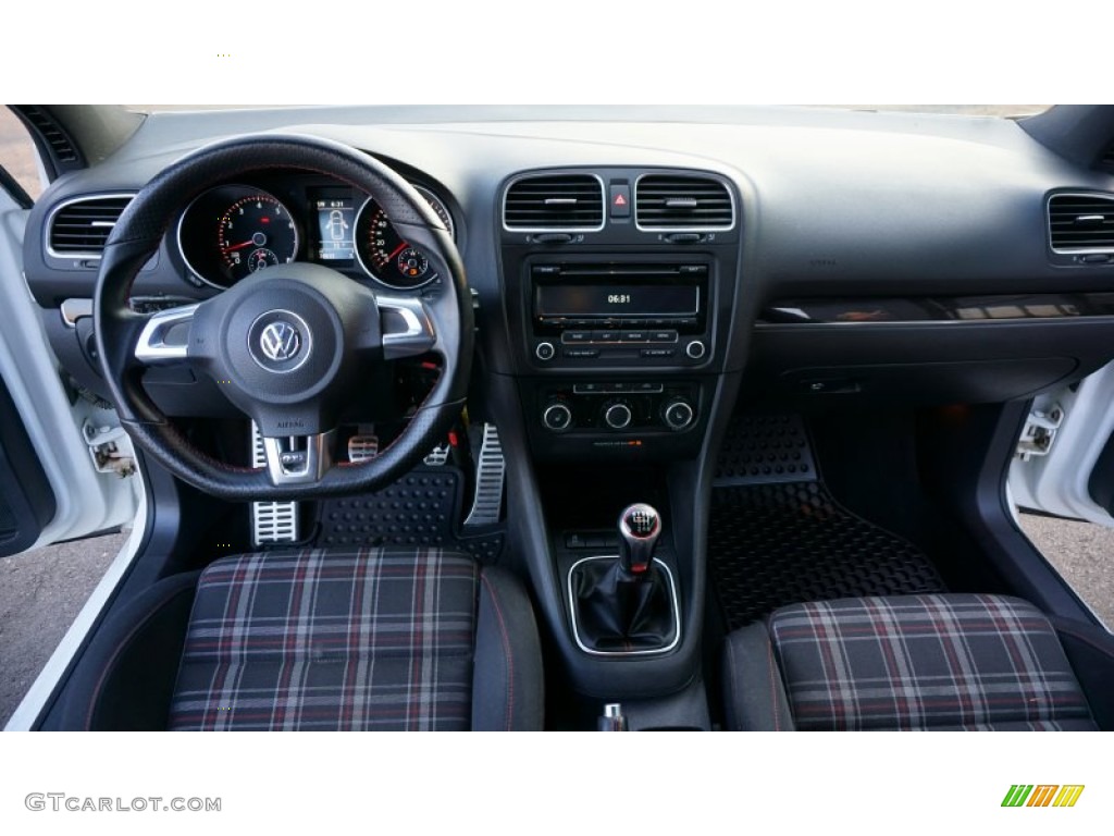 2013 GTI 2 Door - Candy White / Interlagos Plaid Cloth photo #23