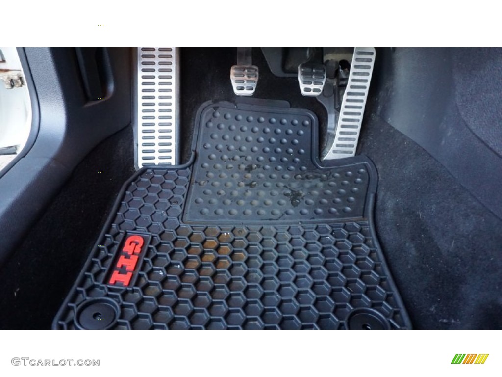 2013 GTI 2 Door - Candy White / Interlagos Plaid Cloth photo #25