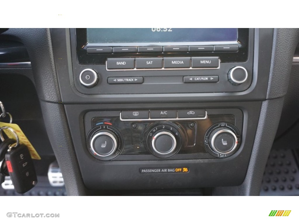 2013 GTI 2 Door - Candy White / Interlagos Plaid Cloth photo #29