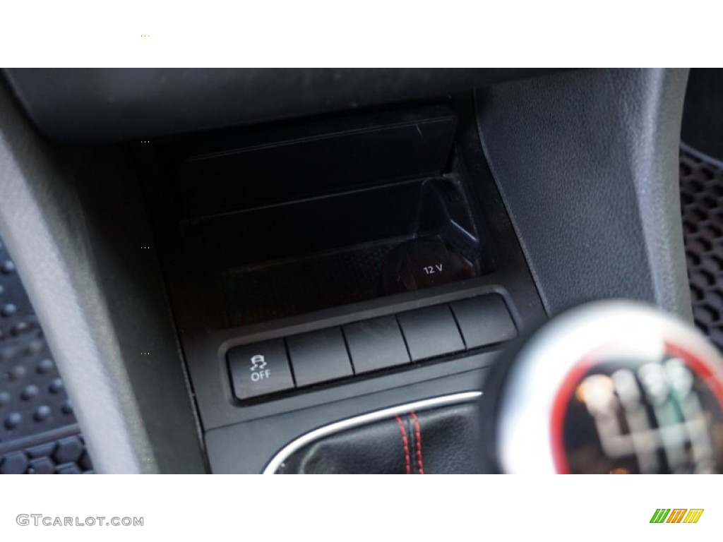 2013 GTI 2 Door - Candy White / Interlagos Plaid Cloth photo #30