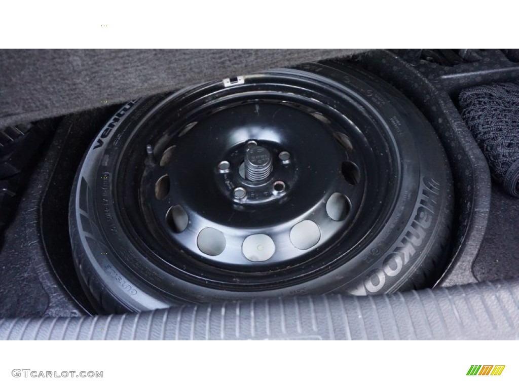 2013 GTI 2 Door - Candy White / Interlagos Plaid Cloth photo #36