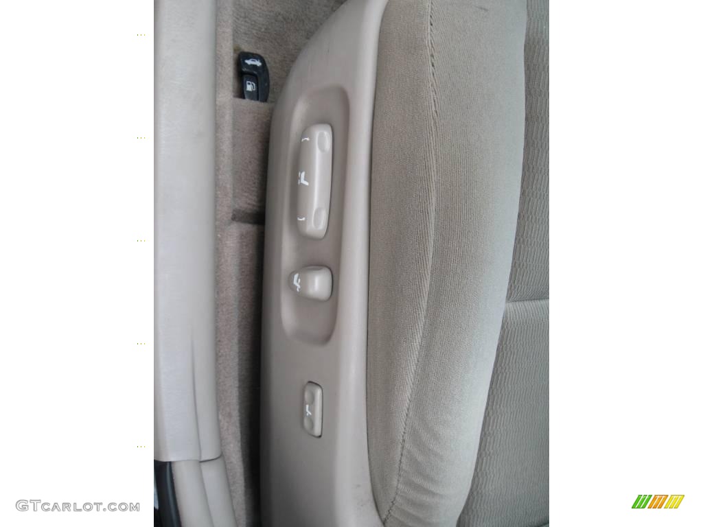 2005 Camry LE - Black / Taupe photo #7