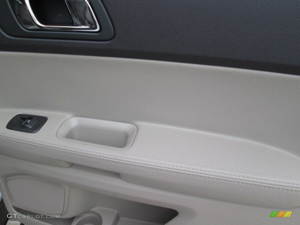 2015 Explorer FWD - Oxford White / Medium Light Stone photo #17