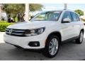 Candy White - Tiguan SE Photo No. 5