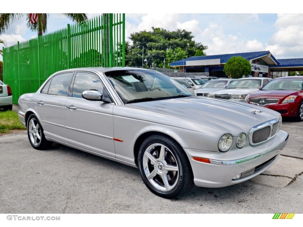 Platinum Silver Metallic 2004 Jaguar XJ Vanden Plas Exterior Photo #106937172