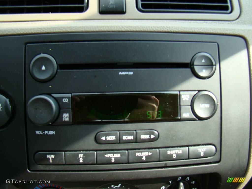 2005 Focus ZX4 SE Sedan - Light Tundra Metallic / Dark Pebble/Light Pebble photo #21