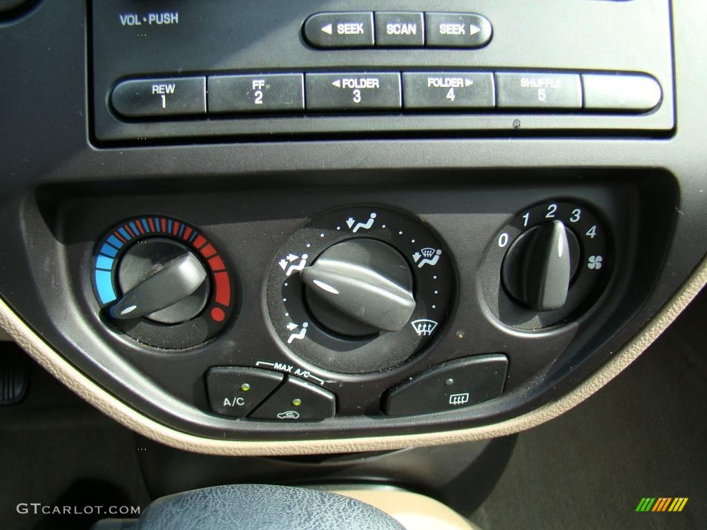 2005 Focus ZX4 SE Sedan - Light Tundra Metallic / Dark Pebble/Light Pebble photo #22