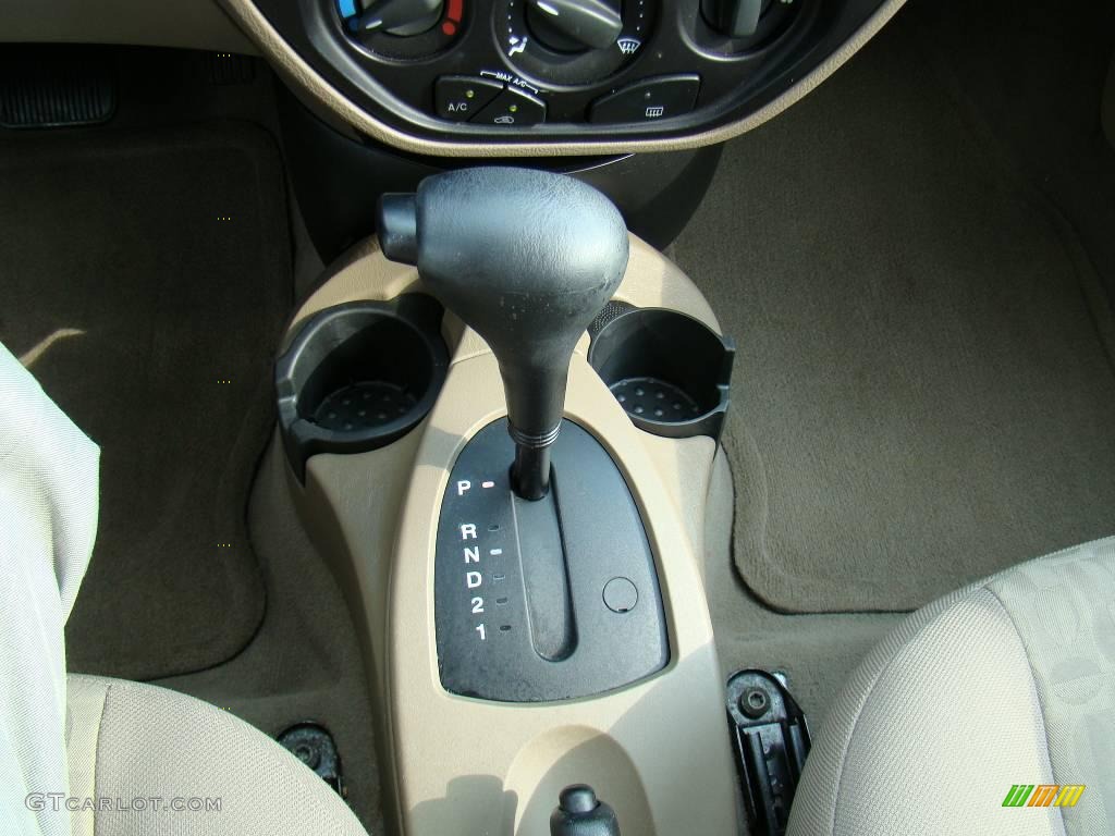 2005 Focus ZX4 SE Sedan - Light Tundra Metallic / Dark Pebble/Light Pebble photo #23
