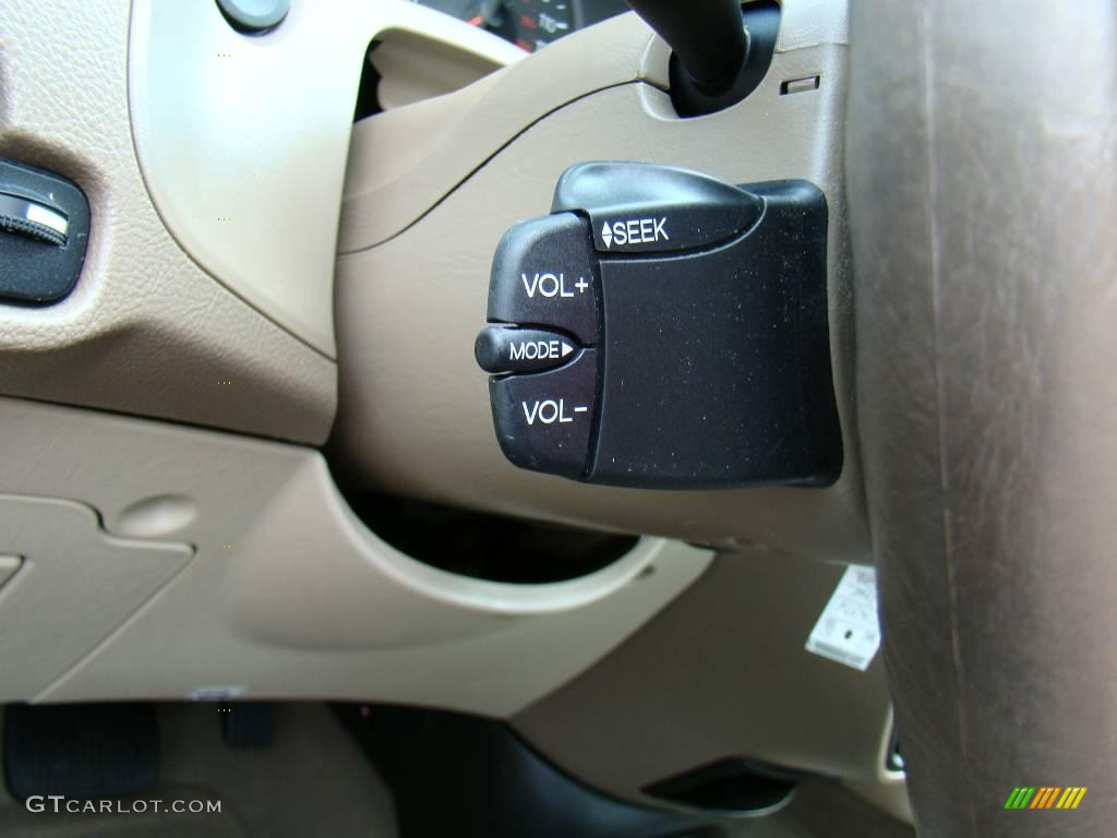 2005 Focus ZX4 SE Sedan - Light Tundra Metallic / Dark Pebble/Light Pebble photo #25