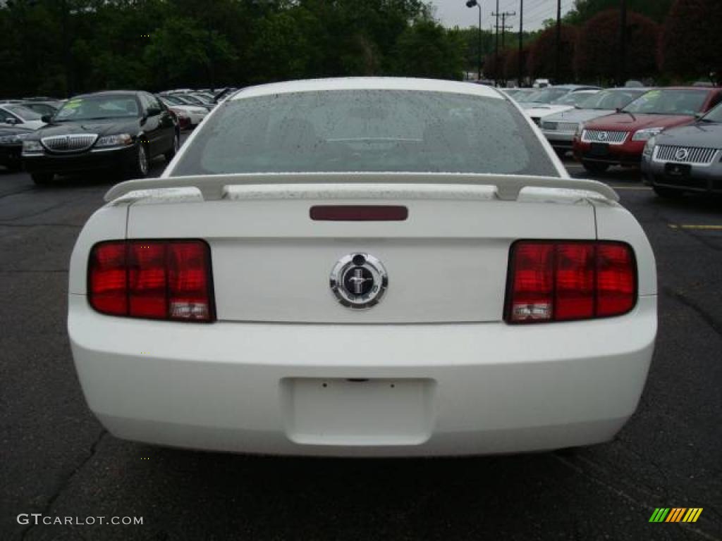 2006 Mustang V6 Deluxe Coupe - Performance White / Light Graphite photo #3