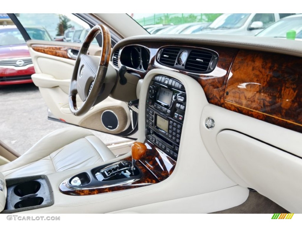 2004 Jaguar XJ Vanden Plas Dashboard Photos
