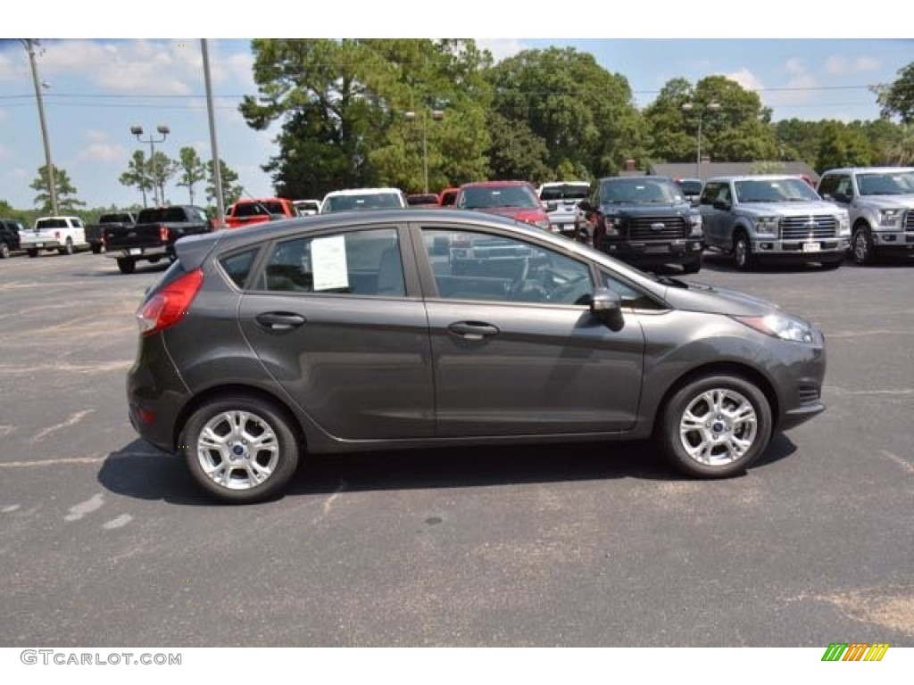 2015 Fiesta SE Hatchback - Magnetic Metallic / Medium Light Stone photo #4