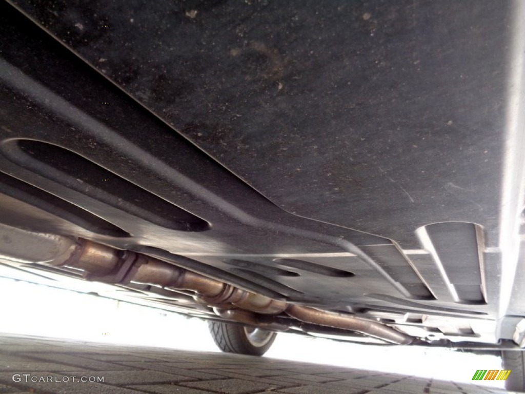 2003 Mercedes-Benz CLK 500 Coupe Undercarriage Photos
