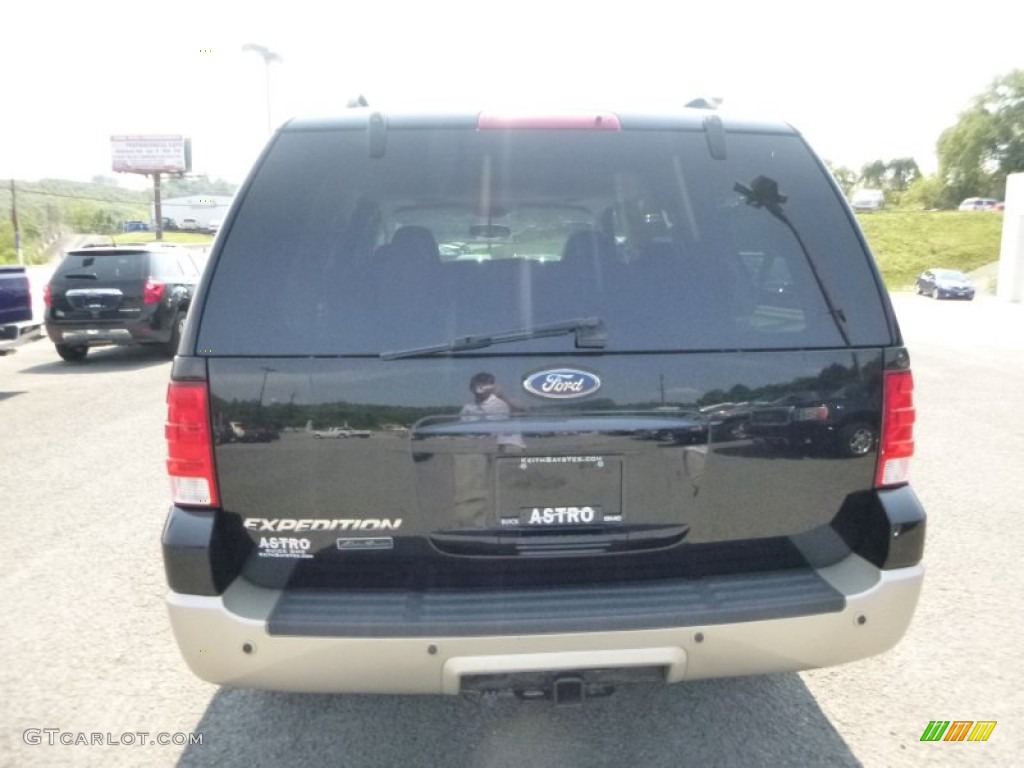 2005 Expedition Eddie Bauer 4x4 - Black Clearcoat / Medium Parchment photo #10
