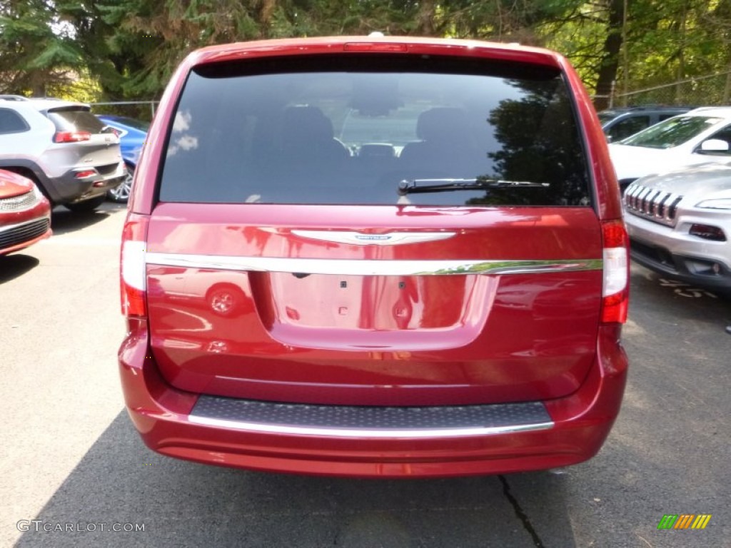 2016 Town & Country Touring - Deep Cherry Red Crystal Pearl / Dark Frost Beige/Medium Frost Beige photo #5