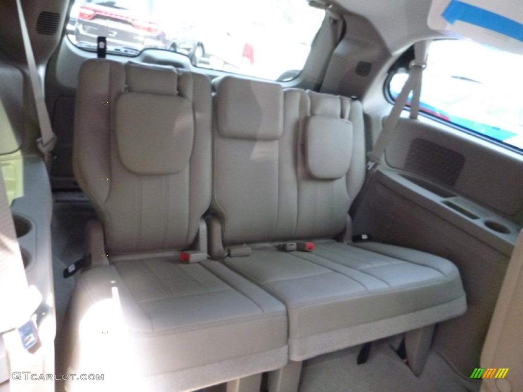 2016 Town & Country Touring - Deep Cherry Red Crystal Pearl / Dark Frost Beige/Medium Frost Beige photo #7