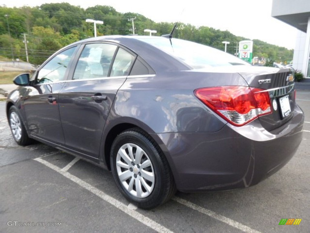 2011 Cruze LS - Taupe Gray Metallic / Jet Black/Medium Titanium photo #3