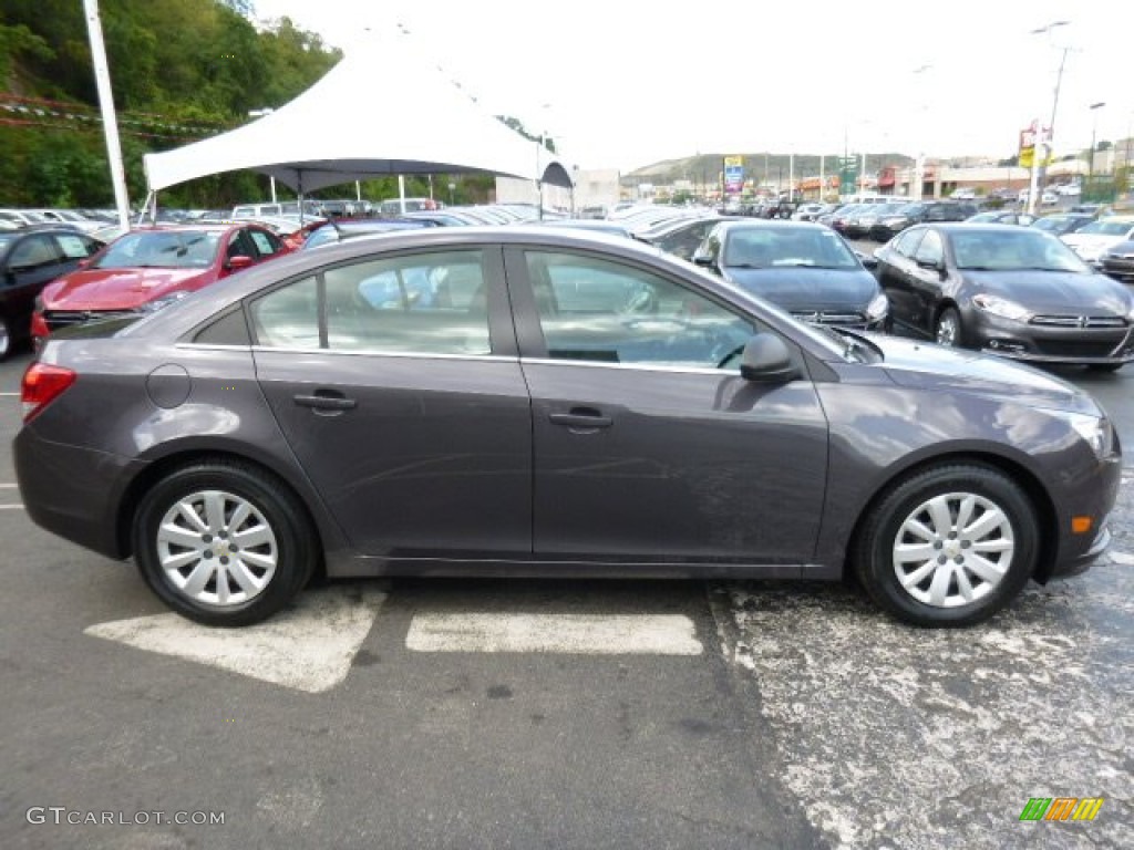 2011 Cruze LS - Taupe Gray Metallic / Jet Black/Medium Titanium photo #6