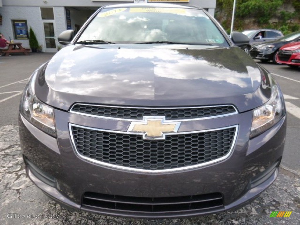 2011 Cruze LS - Taupe Gray Metallic / Jet Black/Medium Titanium photo #8