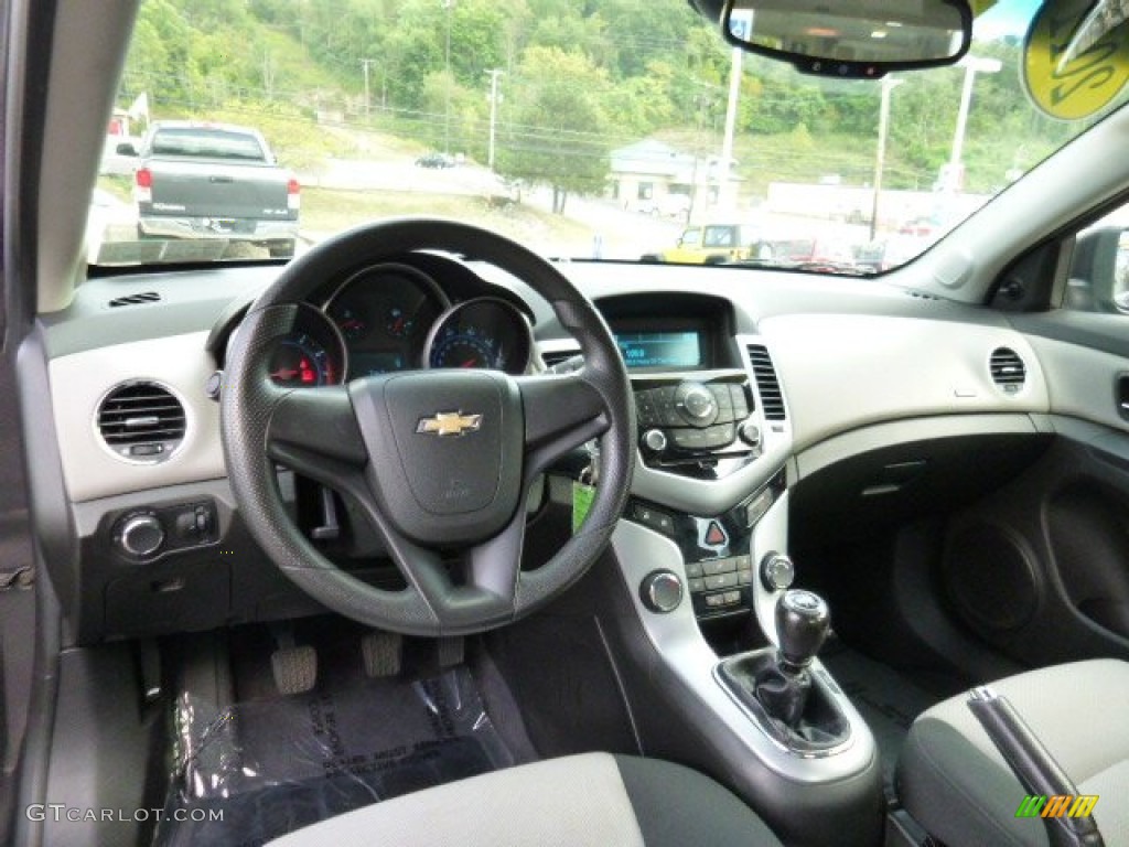 2011 Cruze LS - Taupe Gray Metallic / Jet Black/Medium Titanium photo #12